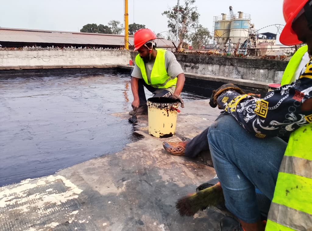 Travaux d'étanchéité sur toiture du projet RAGA NET à Kinshasa